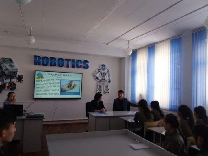 "Адалдық, парасаттылық - адамгершіліктің белгісі" тақырыбында тәрбие сағаттары өтті.